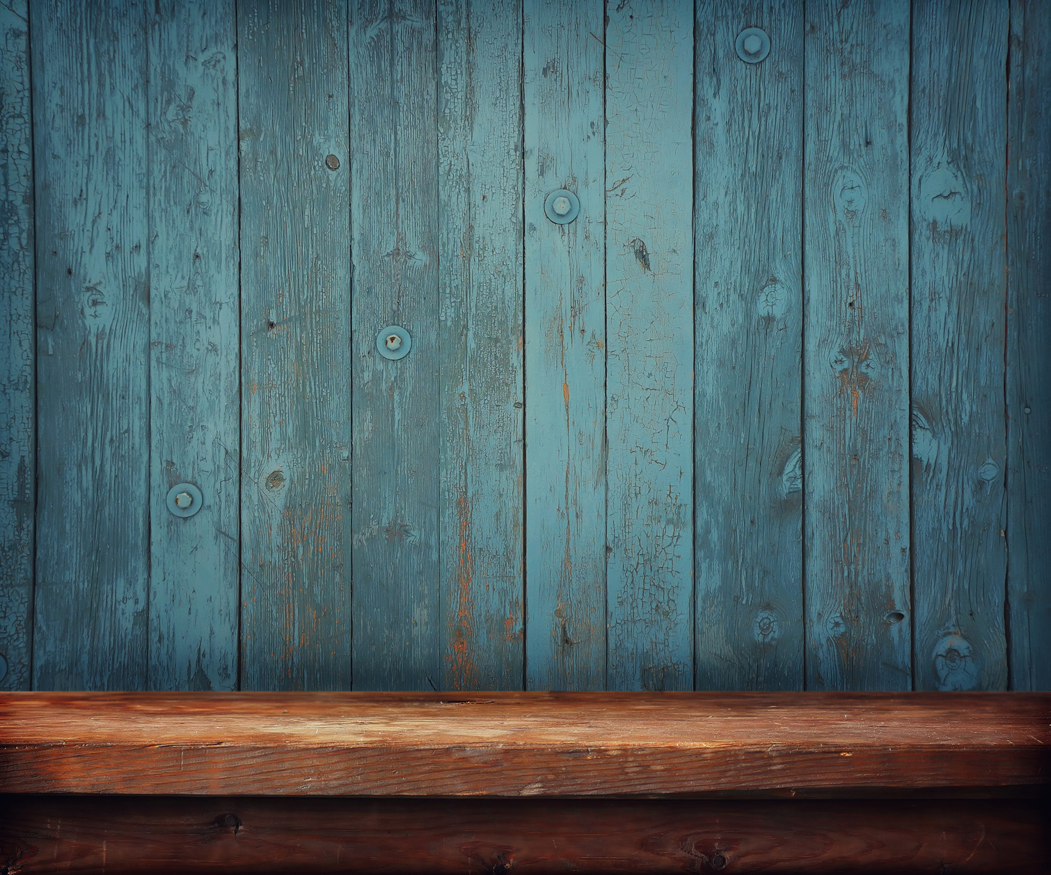 comment faire briller une table en bois vernis
