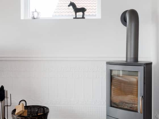 Comment nettoyer des traces grasses sur un poêle à bois en acier ?