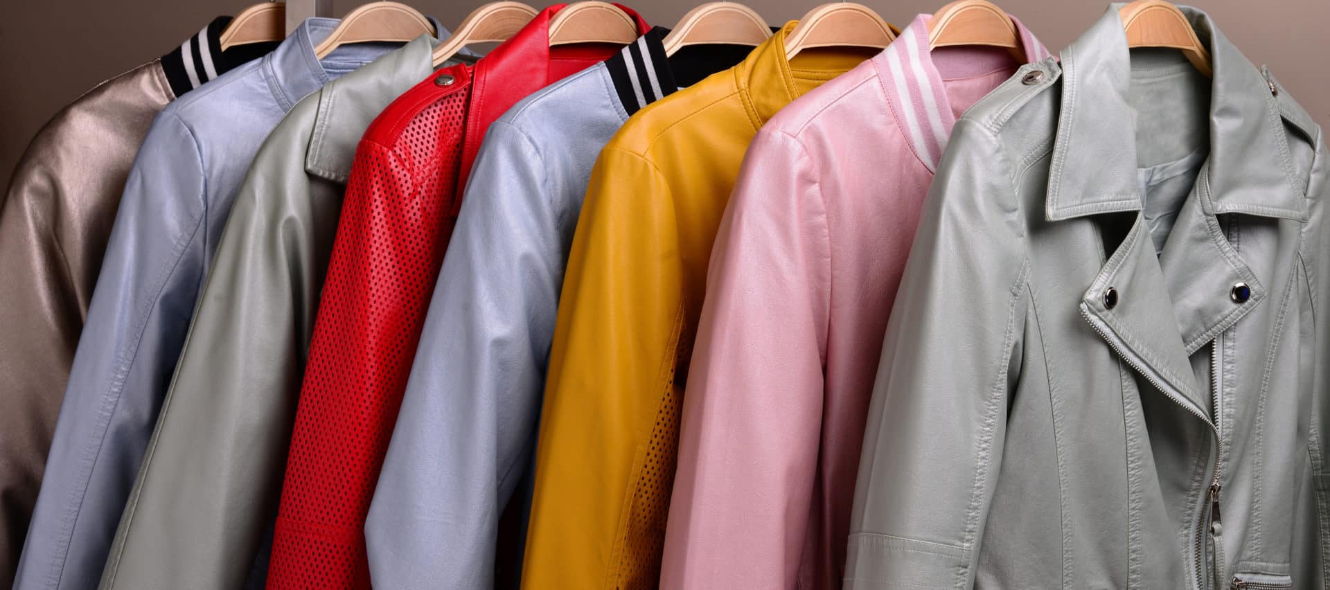 Comment nettoyer du stylo bille sur du skaï (simili cuir) ? Les Astucieux