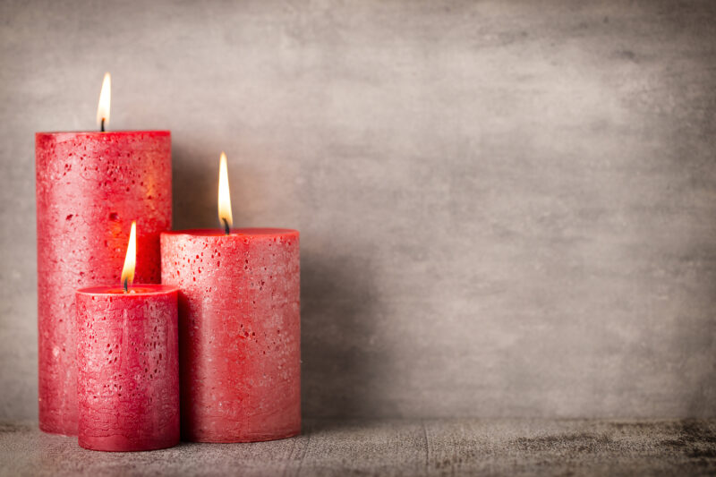 Comment retirer de la cire de bougie sur un meuble en bois ?