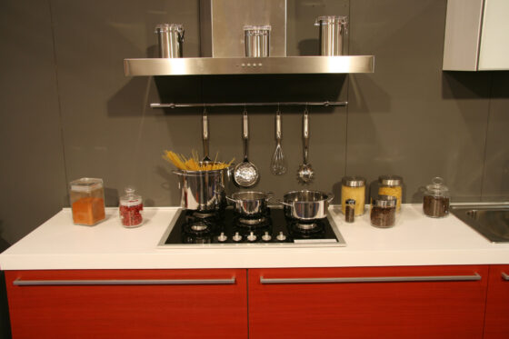 Astuce Rapide : Comment retirer des traces de silicone sur une hotte en inox ?