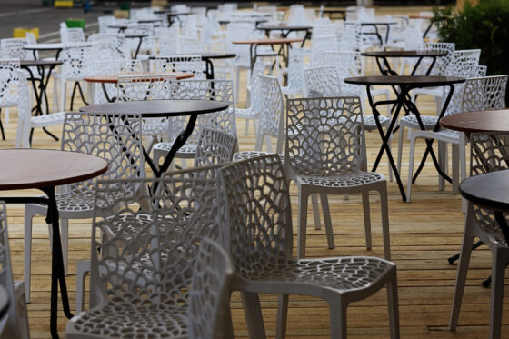 Comment nettoyer des moisissures sur un meuble en plastique ?