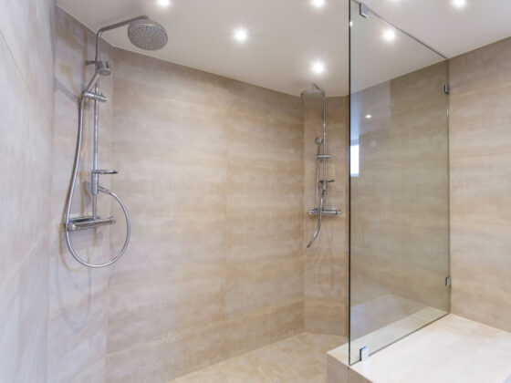 Comment retirer des traces de silicone sur du verre ?