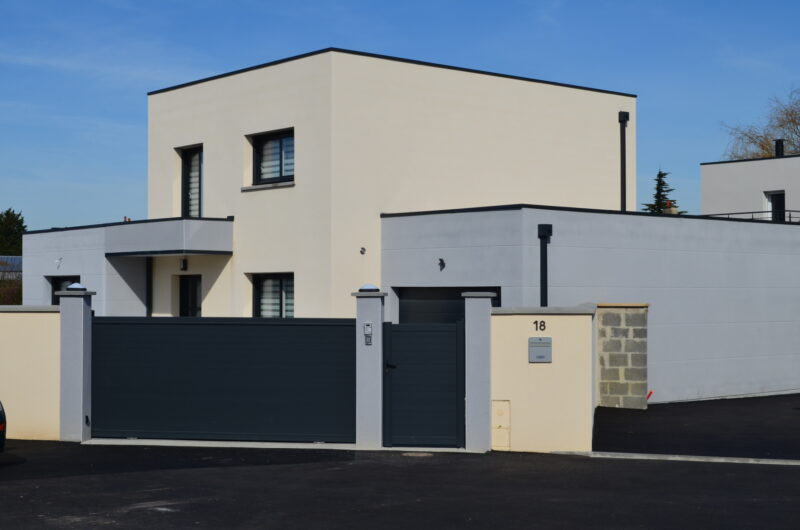 Comment enlever des traces de mortier colle sur du crépi ?