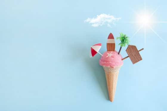 Comment nettoyer une tache de glace à la fraise sur un vêtement ?
