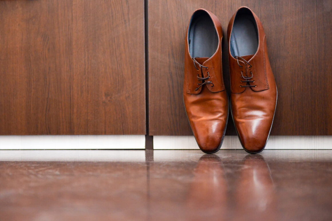 Comment faire disparaître une tache de café sur des chaussures en cuir