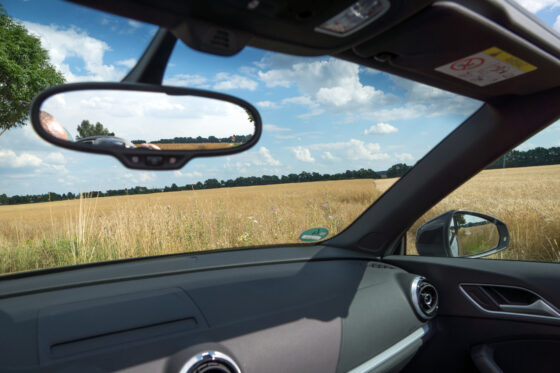 Astuce rapide : comment nettoyer vos rétroviseurs sans laisser de traces ?