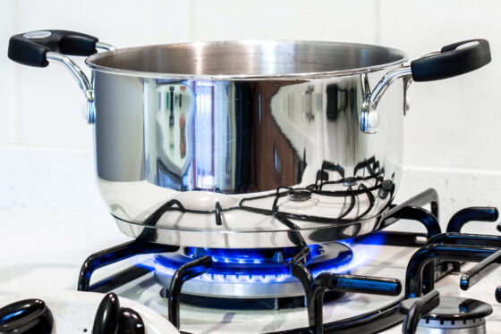 Comment récupérer le dessous d'une casserole noirci ?