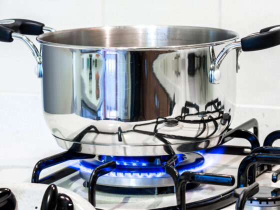 Comment récupérer le dessous d'une casserole noirci ?