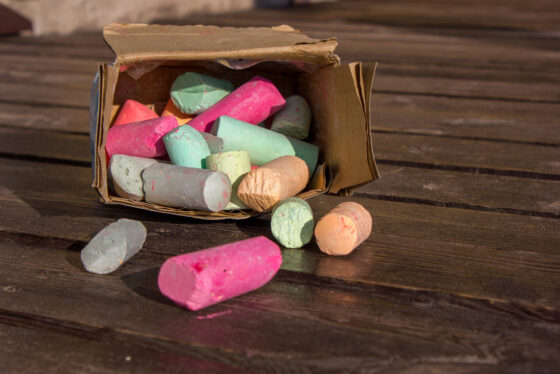 Comment enlever de la craie pastel sur du parquet vitrifié