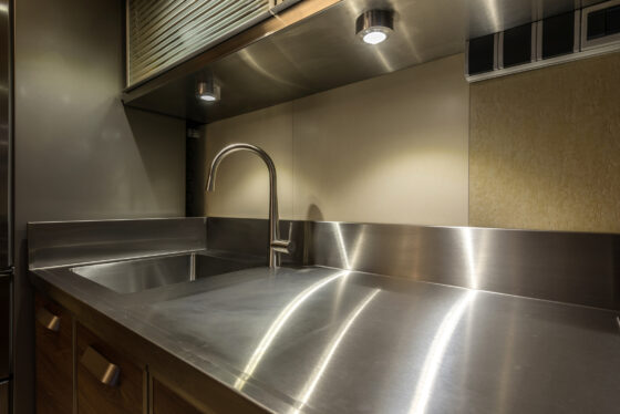 Comment faire partir des taches noires sur de l'inox ?