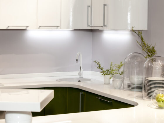 Comment nettoyer un évier en résine blanc