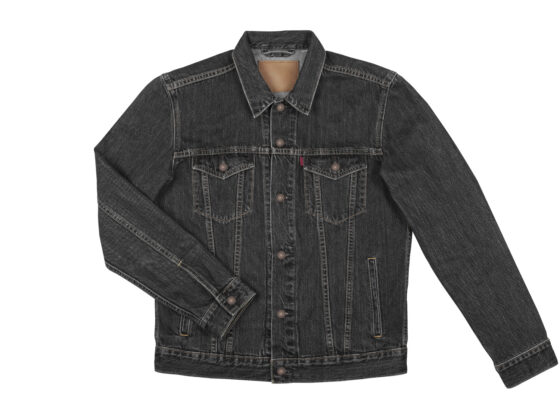 Comment raviver la couleur d'un vêtement noir décoloré ?