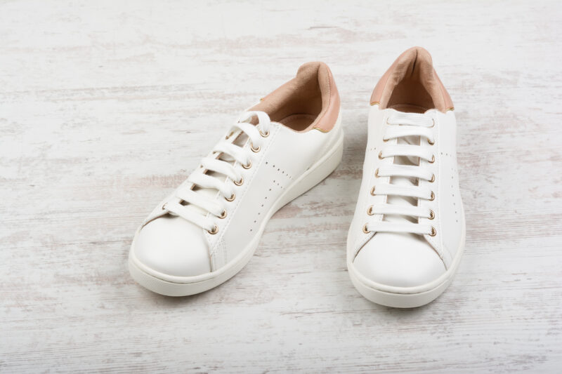 Comment entretenir des baskets en cuir blanches ?