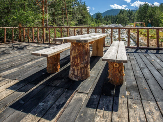 Comment éclaircir du bois brut noirci par les intempéries ?