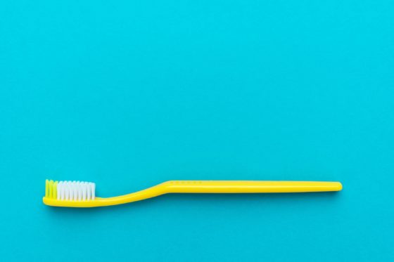 Comment nettoyer sa brosse à dents efficacement ?