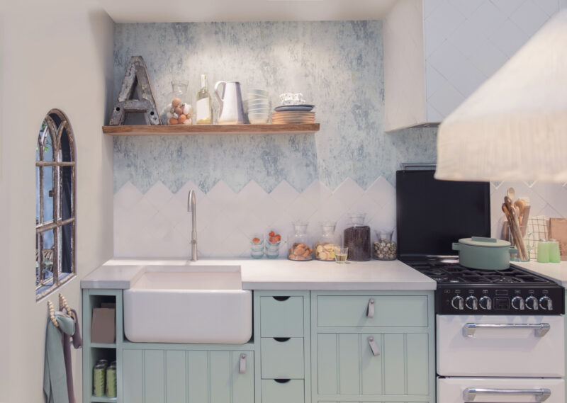 Comment atténuer des petites rayures sur un évier en céramique ?