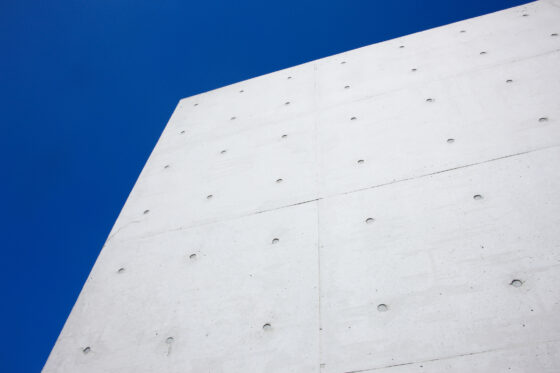 Comment nettoyer un mur extérieur en béton ?