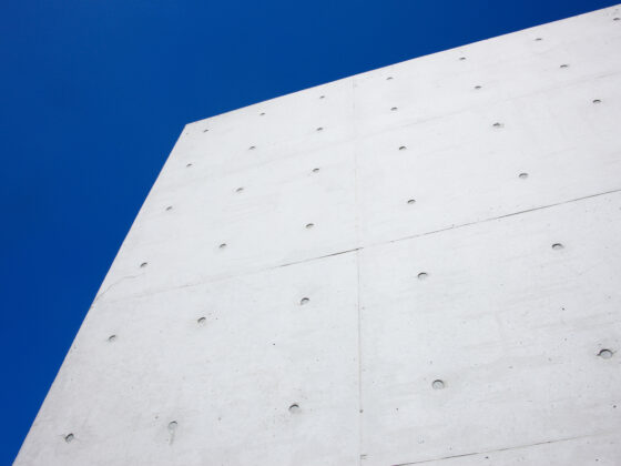 Comment nettoyer un mur extérieur en béton ?