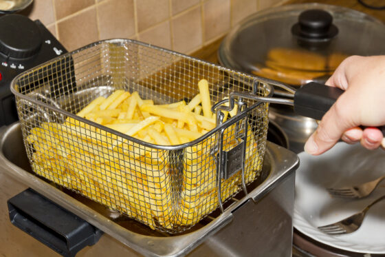 Comment nettoyer une friteuse en aluminium ?