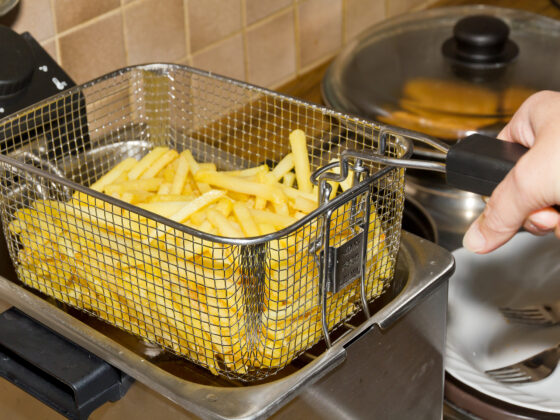 Comment nettoyer une friteuse en aluminium ?