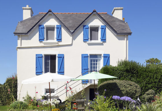 Comment éradiquer l’odeur de renfermé dans une maison ?