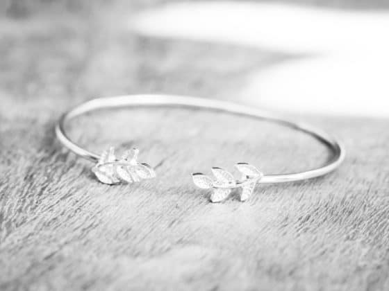 Comment nettoyer et faire briller un bijou en argent ?