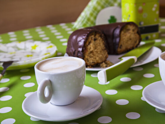 Comment enlever une tache de colorant alimentaire sur de la toile cirée ?