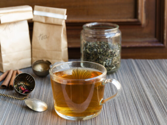 Comment nettoyer parfaitement une boule à thé métallique ?