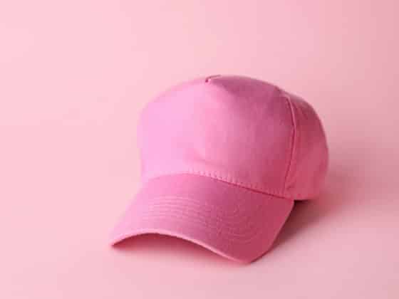 Comment nettoyer une casquette qui ne peut pas passer en machine ?