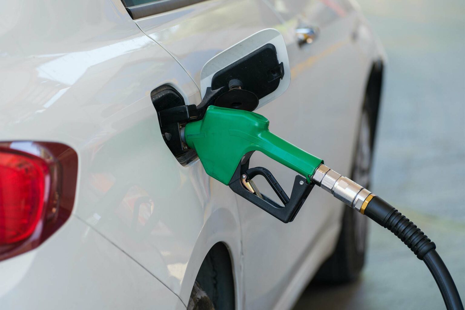 Comment faire partir une odeur de gasoil sur un vêtement