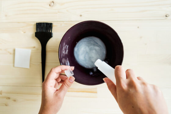 Comment enlever une tache de teinture pour cheveux sur du lino ?