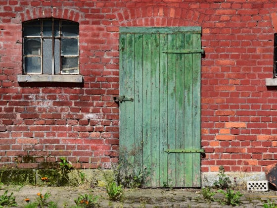 Comment se débarrasser de salpêtre commençant à envahir une pièce ?