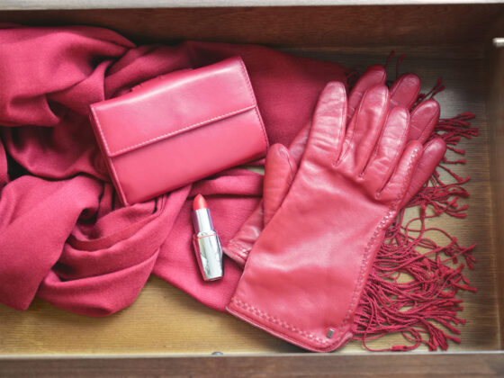 Comment éviter que des gants en peau ou en cuir ne déteignent ?