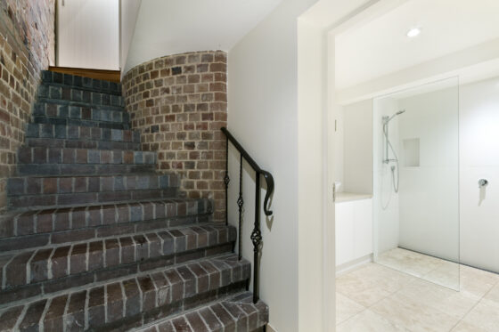 Comment nettoyer un crépi intérieur taché ?