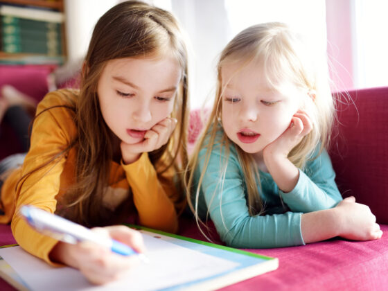 Comment enlever une tache de feutre sur un tissu d’ameublement de couleur ?