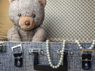 Comment éliminer une odeur de renfermé sur des objets entreposés dans un endroit humide ou poussiéreux ?