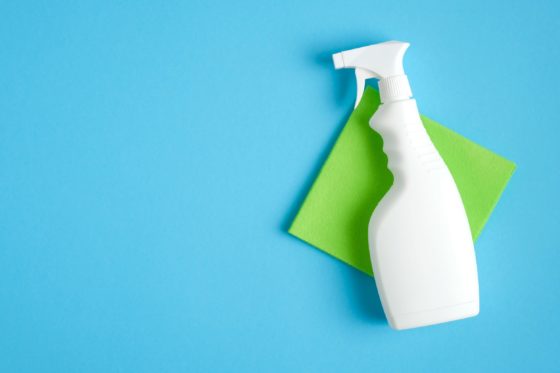 Fabriquez vous-même un spray nettoyant ménager