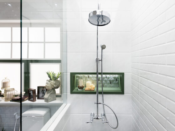 Comment blanchir des joints de douche en silicone qui ont jauni ?