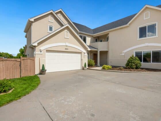 Maison avec garage sol béton