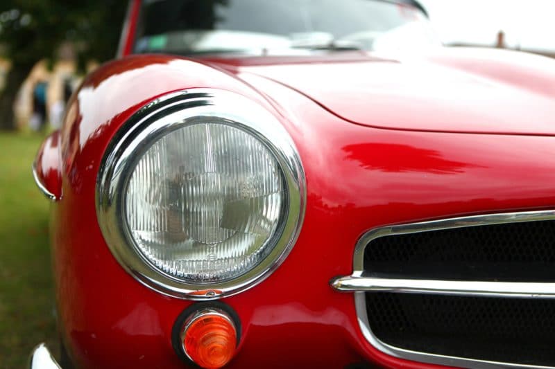 Comment rendre à nouveau translucides des phares de voiture devenus opaques ?