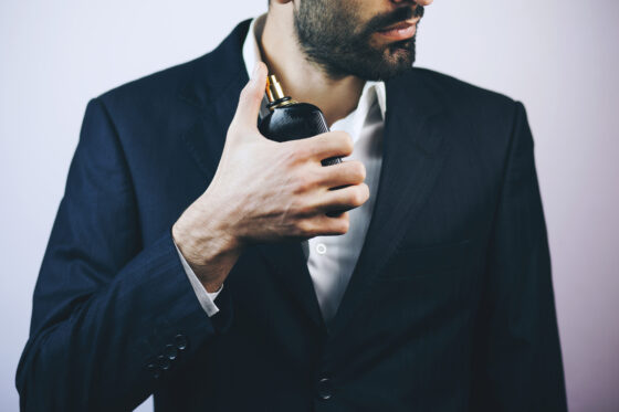 Comment faire disparaître une tache de parfum sur du coton ?