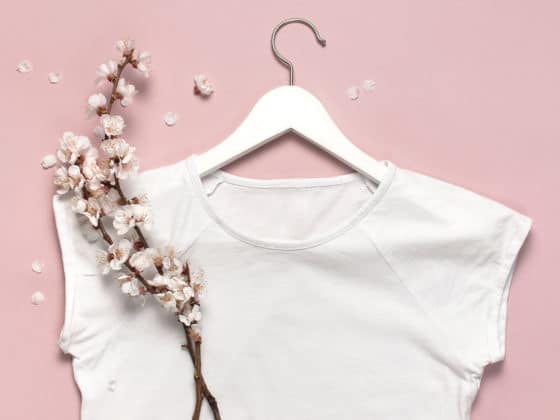 Comment détacher du pollen ou des traces de pétales de fleur sur du coton blanc ?