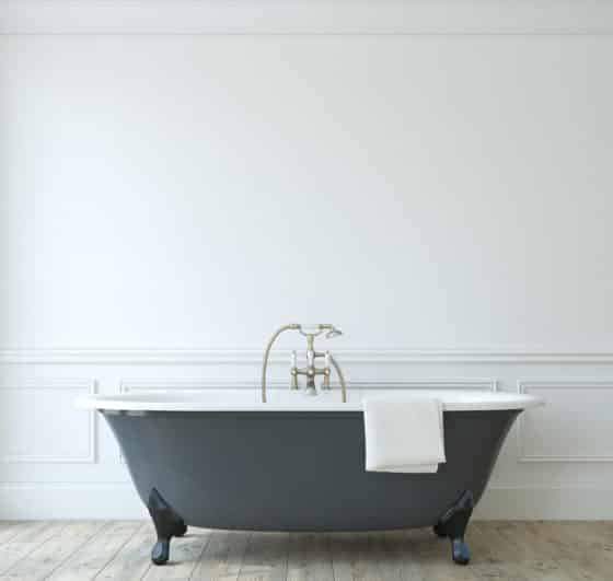 Comment enlever de la peinture dans une baignoire métallique émaillée ?