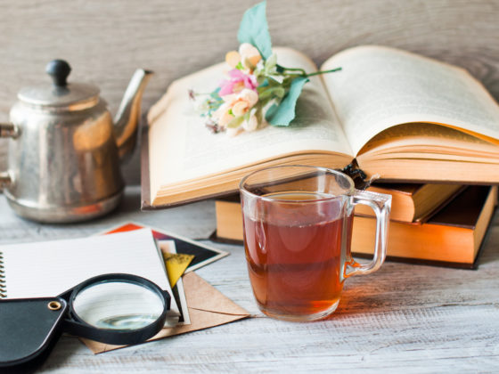 Comment détacher des taches de thé sur du papier-peint ?