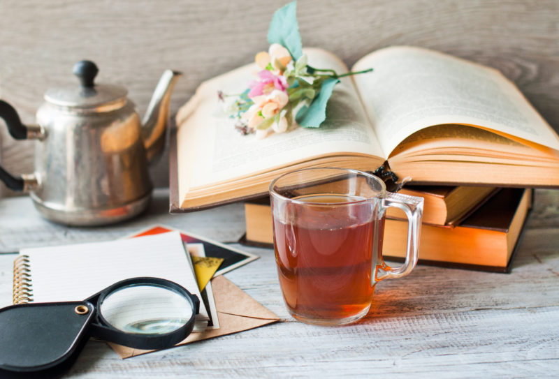 Comment détacher des taches de thé sur du papier-peint ?