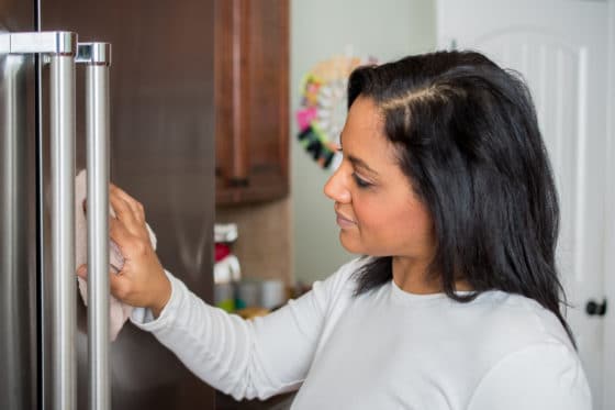 Comment décoller une étiquette ou un sticker récalcitrant sur de l’inox ?