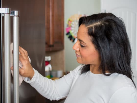 Comment décoller une étiquette ou un sticker récalcitrant sur de l’inox ?