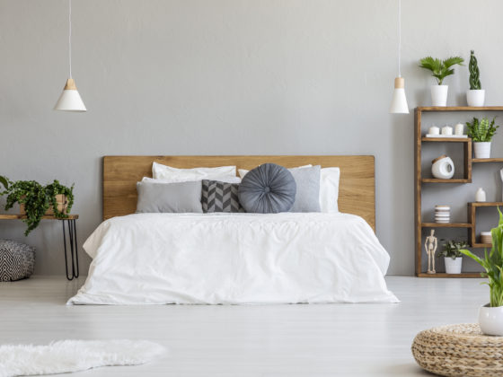 Comment enlever traces de sébum sur une tête de lit en bois ?