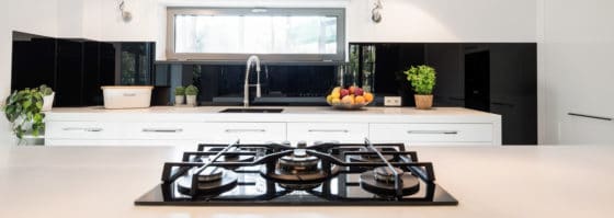 Comment nettoyer une plaque de cuisson en verre ?